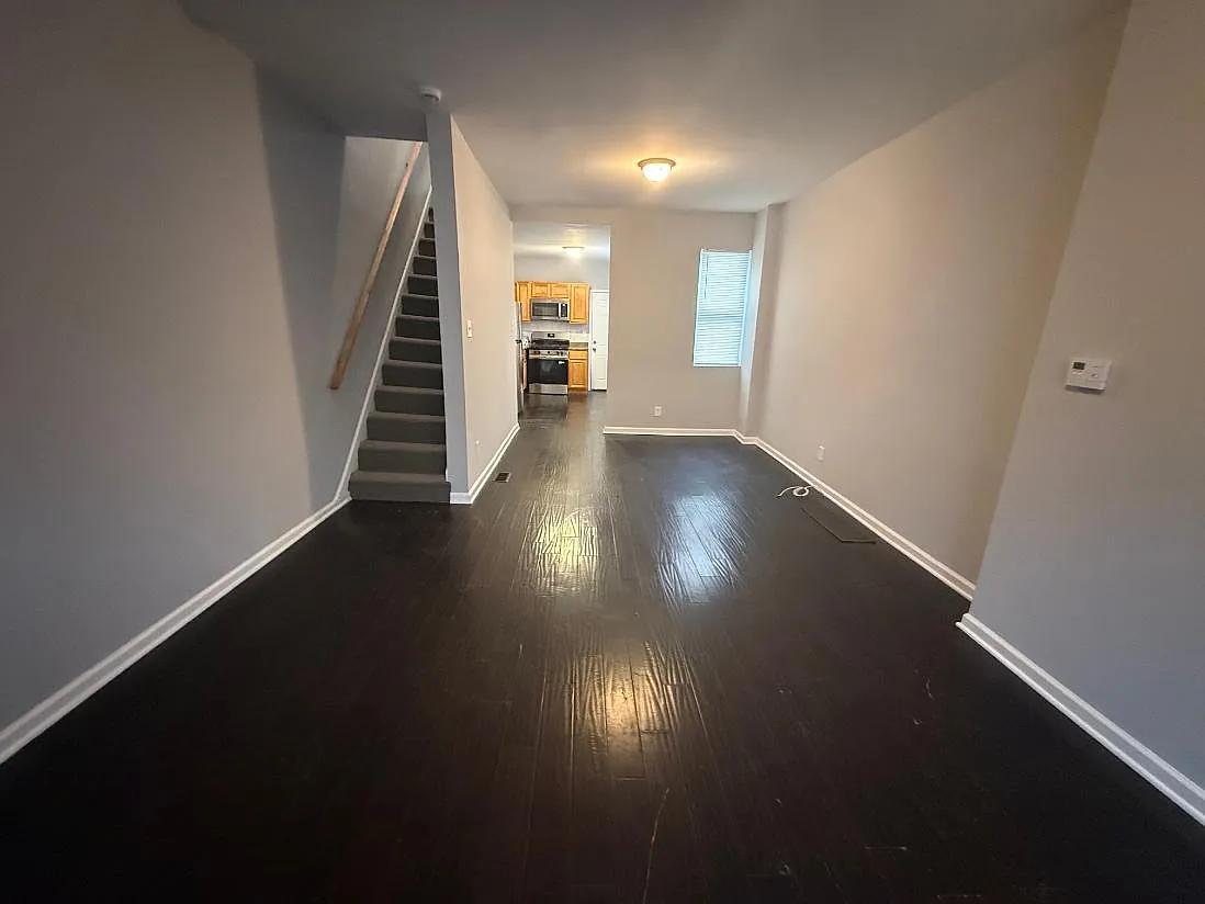 3 bed, 1120 sqft, $1,595 — Photo 3