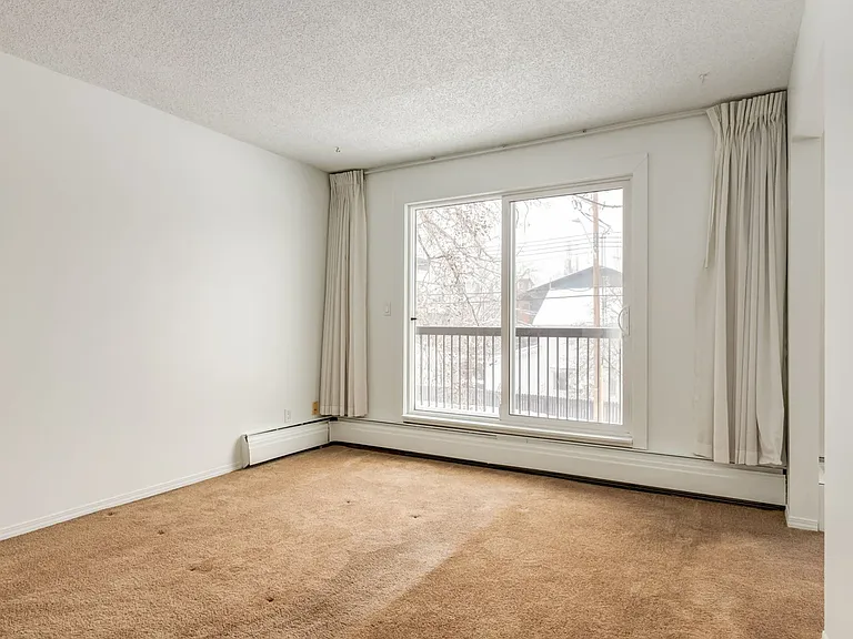 2404 16a St SW — Photo 21