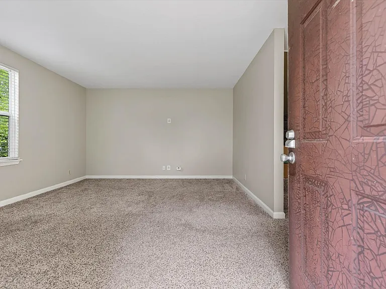 921 Kingsbury Dr #C — Photo 5