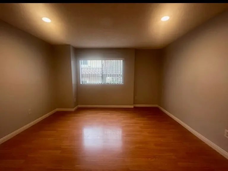 704 E Maple St #3 — Photo 10