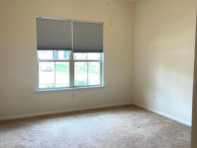 2918 Zelma Dr — Photo 8
