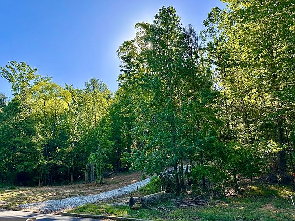3rd image of 564 Bear Creek Ln