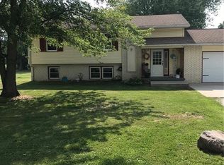 3742 E Washington Rd, Casey, IL 62420