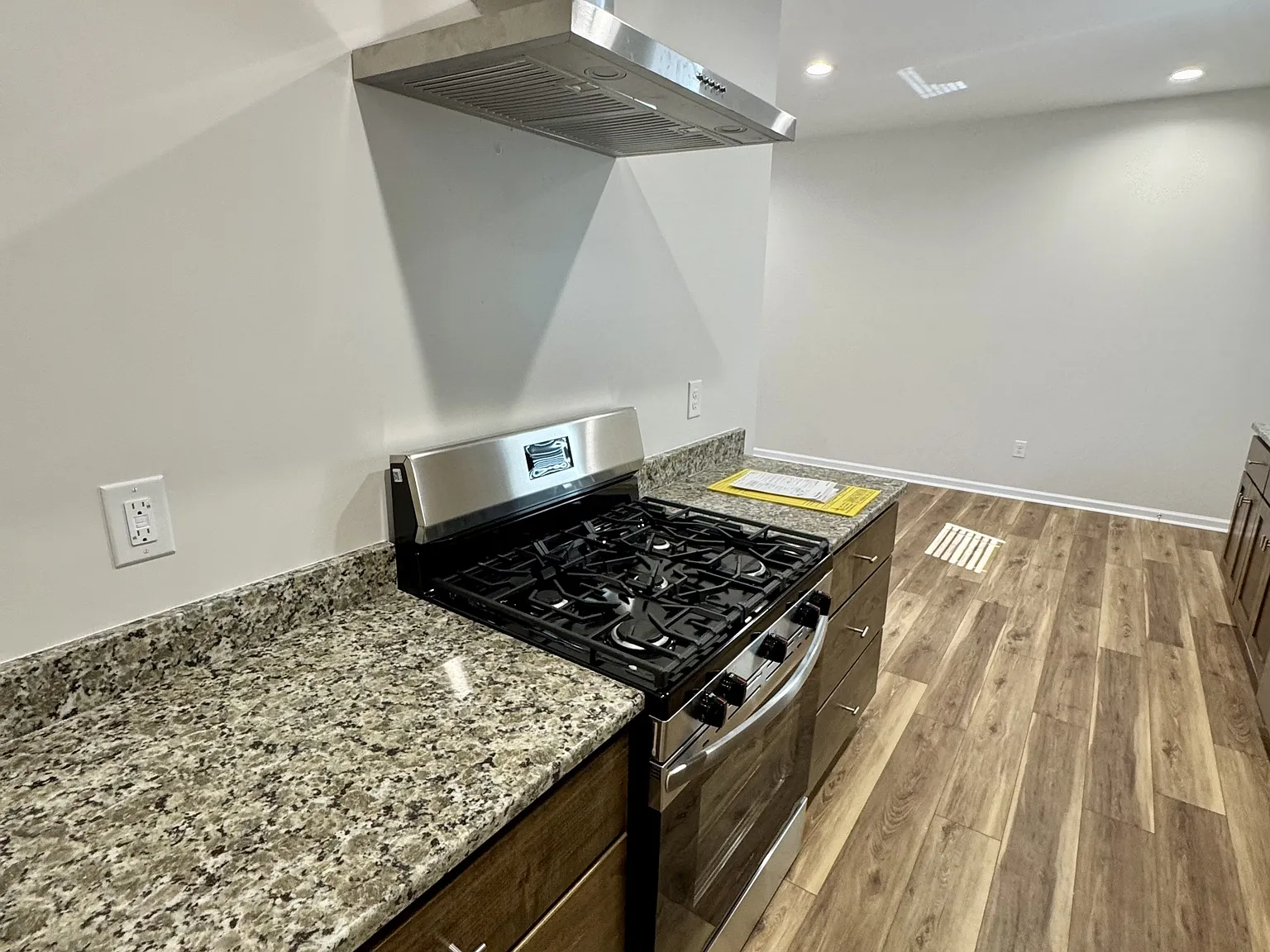16592 Jamilynn Dr — Photo 1
