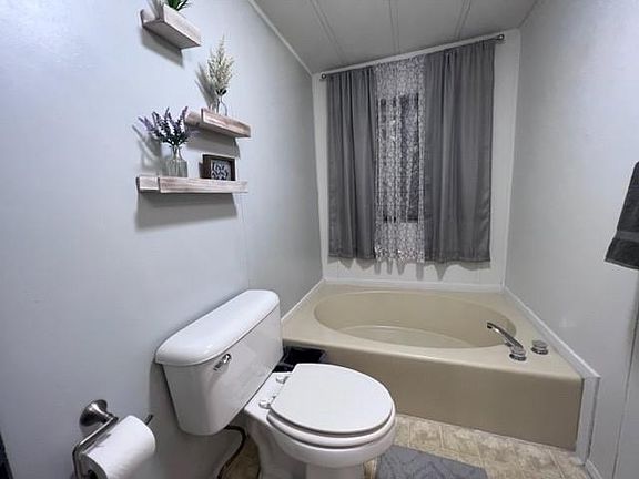 5th image of 2298 W Riverview Cir