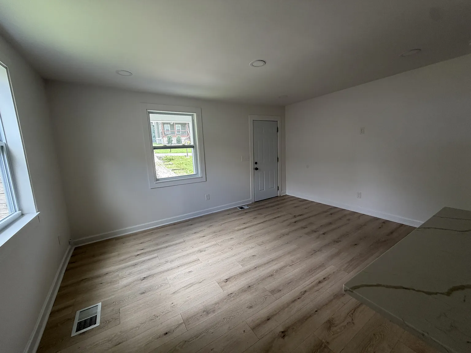 519 Elgin Street - 1 — Photo 3