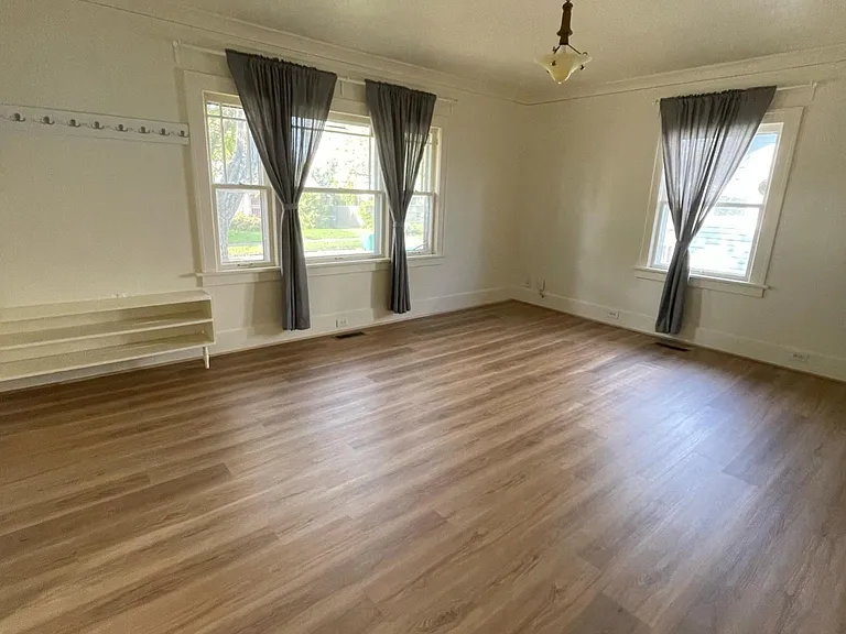 404 SE 83rd Ave — Photo 24