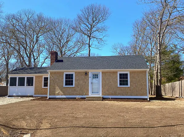 33 Cottage Drive, West Yarmouth, MA 02673