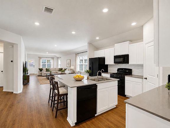 3rd image of 117 Winged Foot Ct