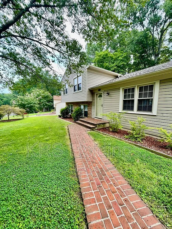 3 bed, 2.0 bath, 1600 sqft, $3,700 — Photo 2