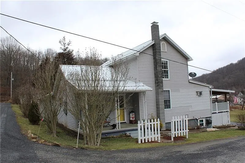 148 Main St photo 1