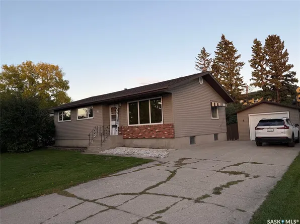 86 Newfield Place, Yorkton, SK S3N 2M9
