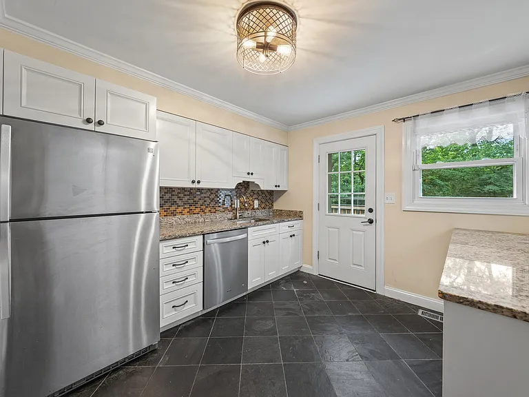 917 Allan Rd — Photo 8