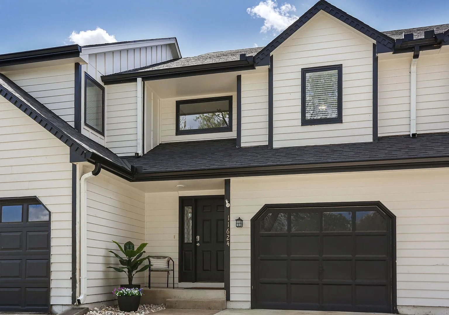 Fully Renovated 2 Bedroom and 2.5 Bath Townhome Located Indian Creek Park Estates Neighborhood! — Photo 3