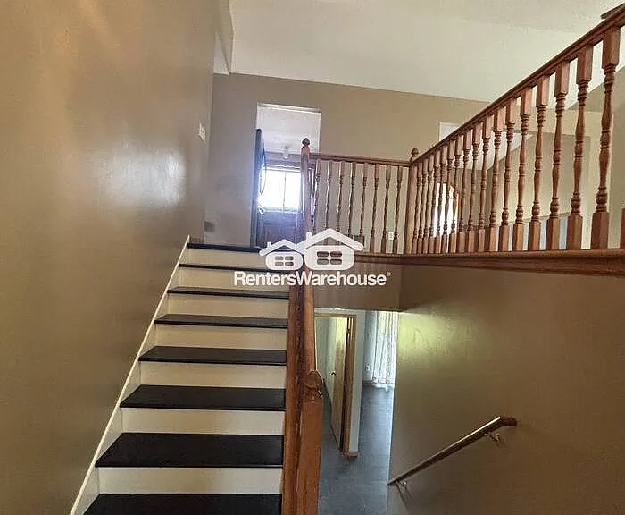 329 Alexander Ct — Photo 8