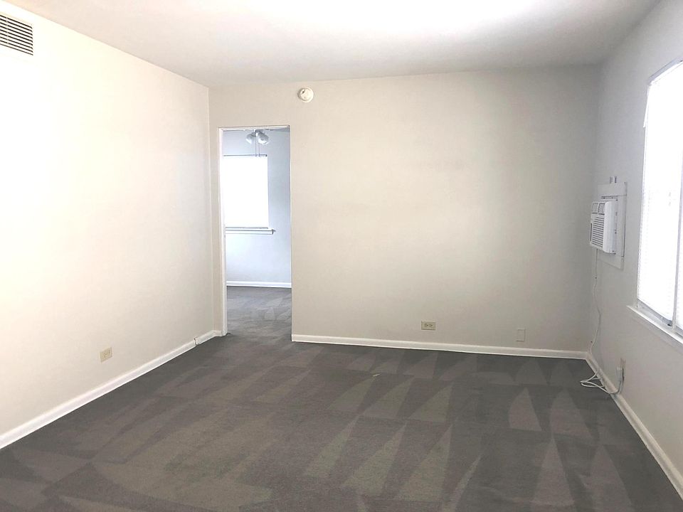 Large Carpeted Living Room