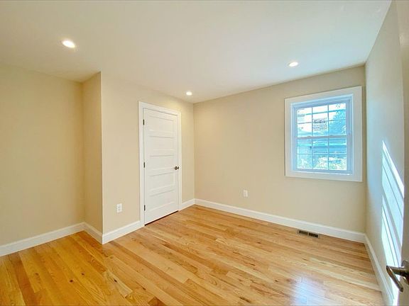 3rd image of 11485 177th Pl Floor 2