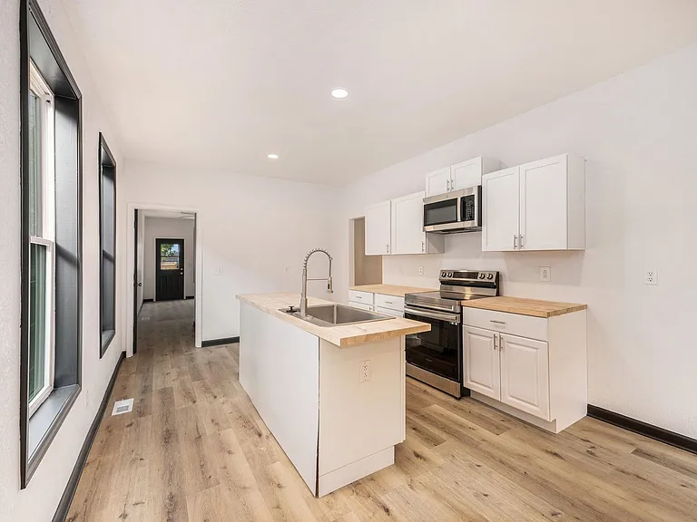 236 S 11th St — Photo 13