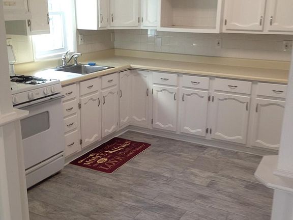 Modern kitchen tile floors