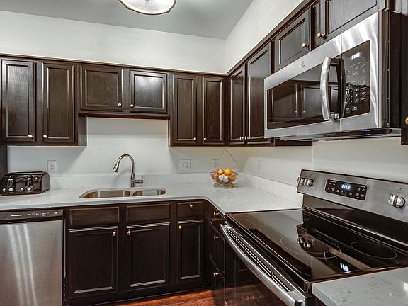 5th image of 515 Basswood Ave #25