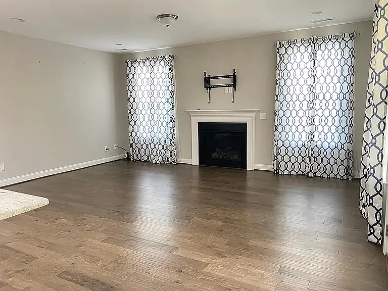 124 Tree Hill Ln #1 — Photo 7