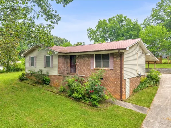 1064 S Greenwich Dr, Walhalla, SC 29691