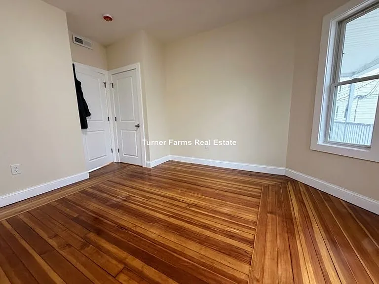 7 Lowell Cir #1R — Photo 3