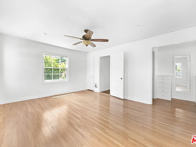 2411 Saint George St — Photo 16