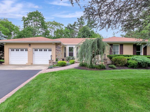 4 Half Acre Ct