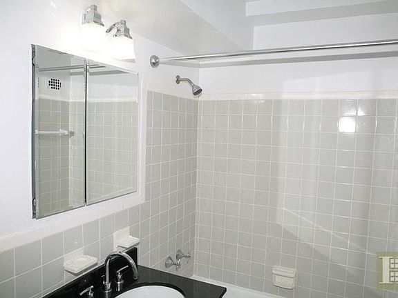 5th image of 201 E 19th St APT 12A