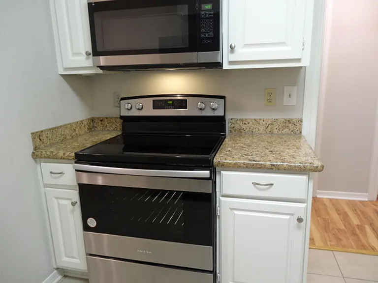 864 Augusta Dr #208 — Photo 13