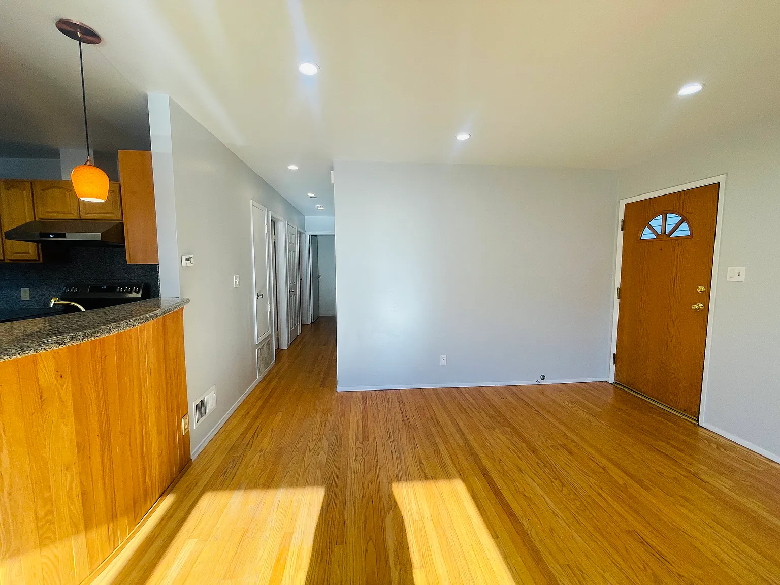 3 bed, 1410 sqft, $5,495 — Photo 2