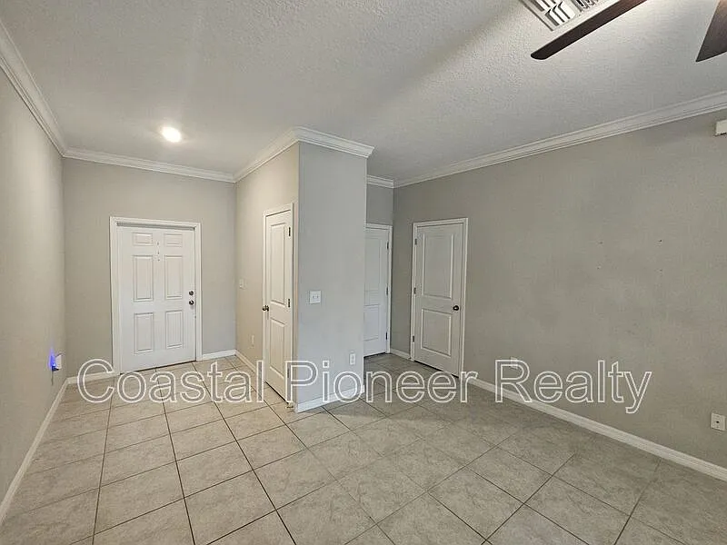 3 bed, 2.5 bath, 1634 sqft, $2,000 — Photo 3