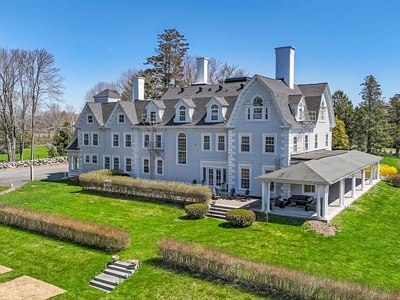 3rd image of 824 Tucker Rd