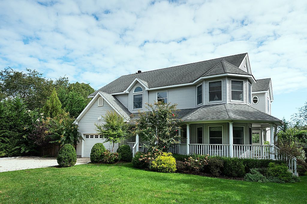 4 Glynn Dr, Shelter Island, NY 11964 | Zillow
