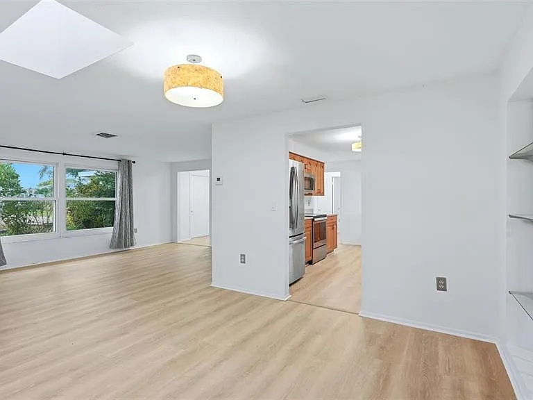 1329 Nantucket Rd — Photo 9