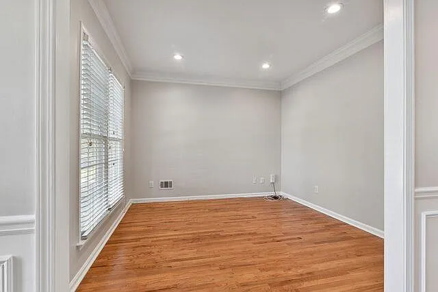 330 Winherst Ln — Photo 9