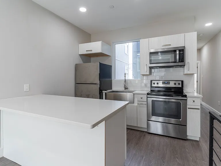 1733 Ingersoll St #A — Photo 4
