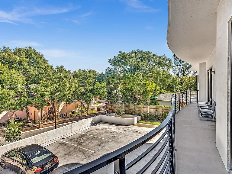 2100 Miami Rd #204 — Photo 12