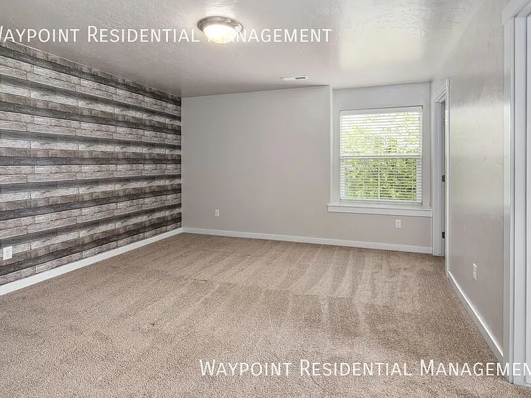 1142 W Parkstone St — Photo 23