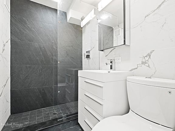 3rd image of 25 Tudor City Pl APT 1301