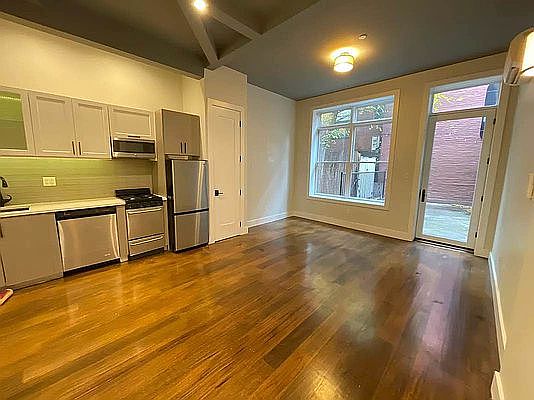 2nd image of 537 Park Pl #1R