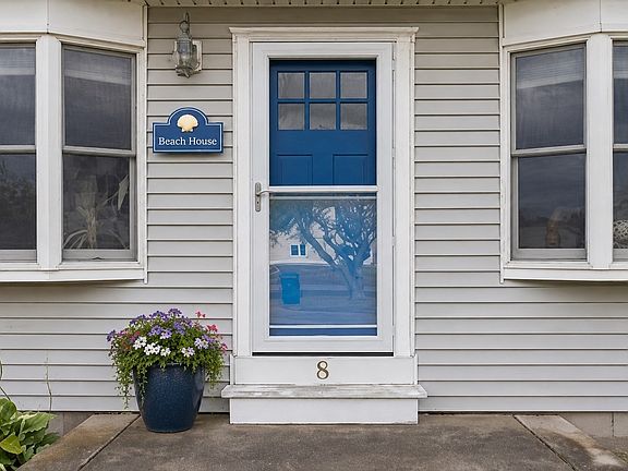 3rd image of 8 Castle Rd