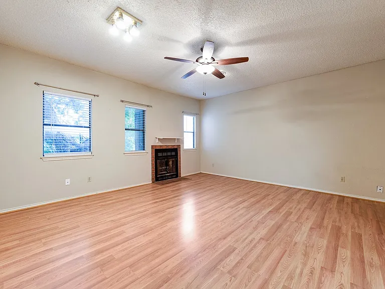 706 W 22nd St #202 — Photo 13
