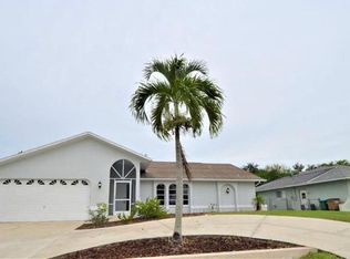 613 SE 22nd Ter, Cape Coral, FL 33990