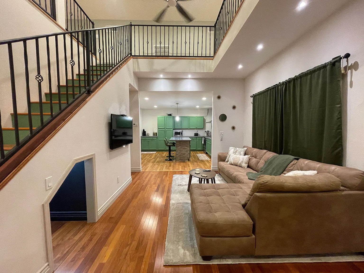 917 S Montezuma Ave — Photo 1
