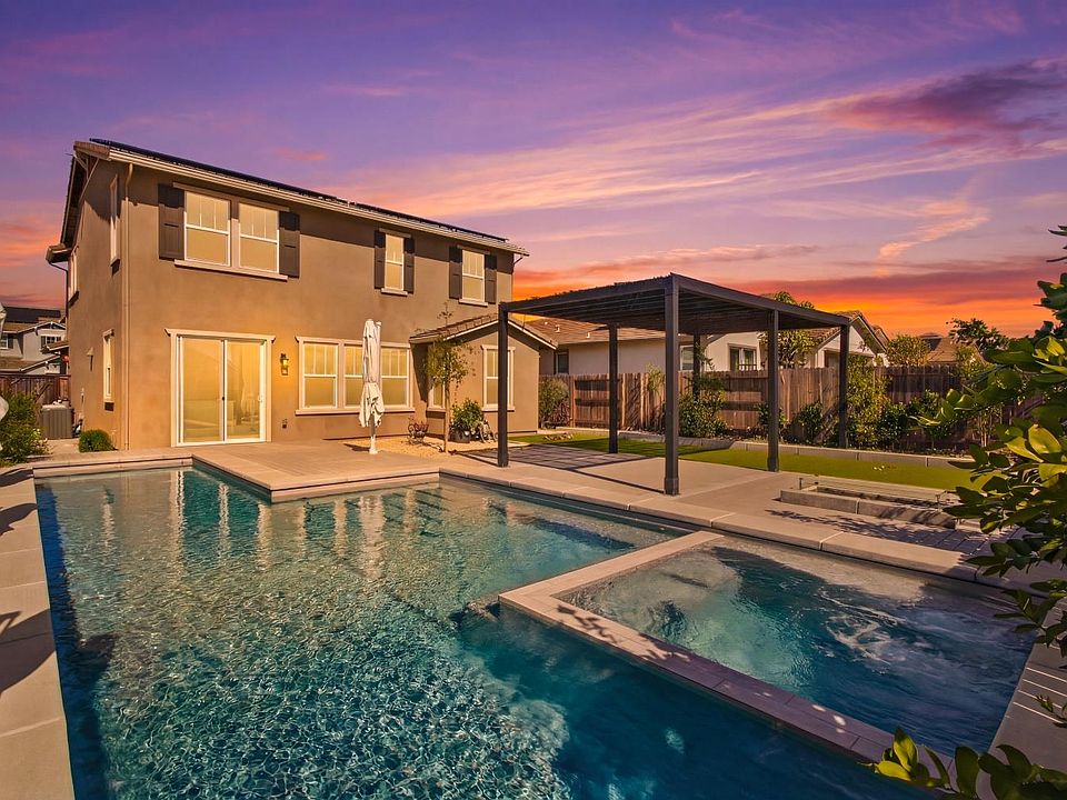 1st image of 2883 Ridgecrest Dr