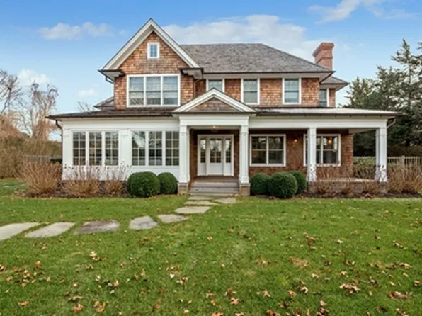 https://photos.zillowstatic.com/fp/9abc1deff7de00b19aa8918d6b879b88-p_e.webp
