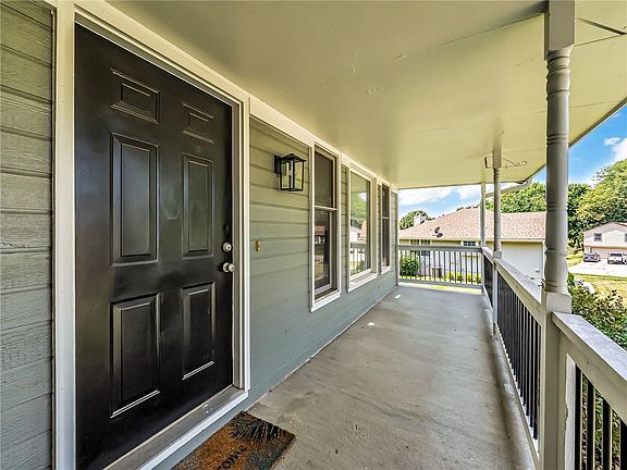 4th image of 805 Black Oak Dr