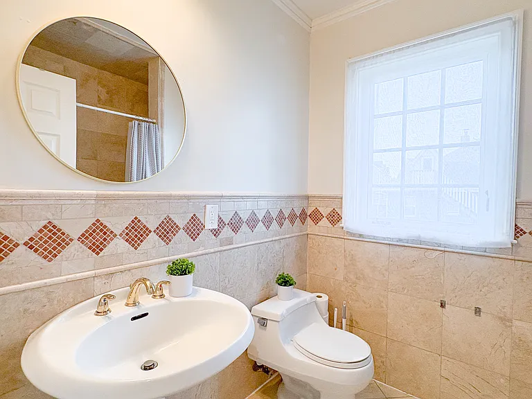 87 Stephen St #1C — Photo 43